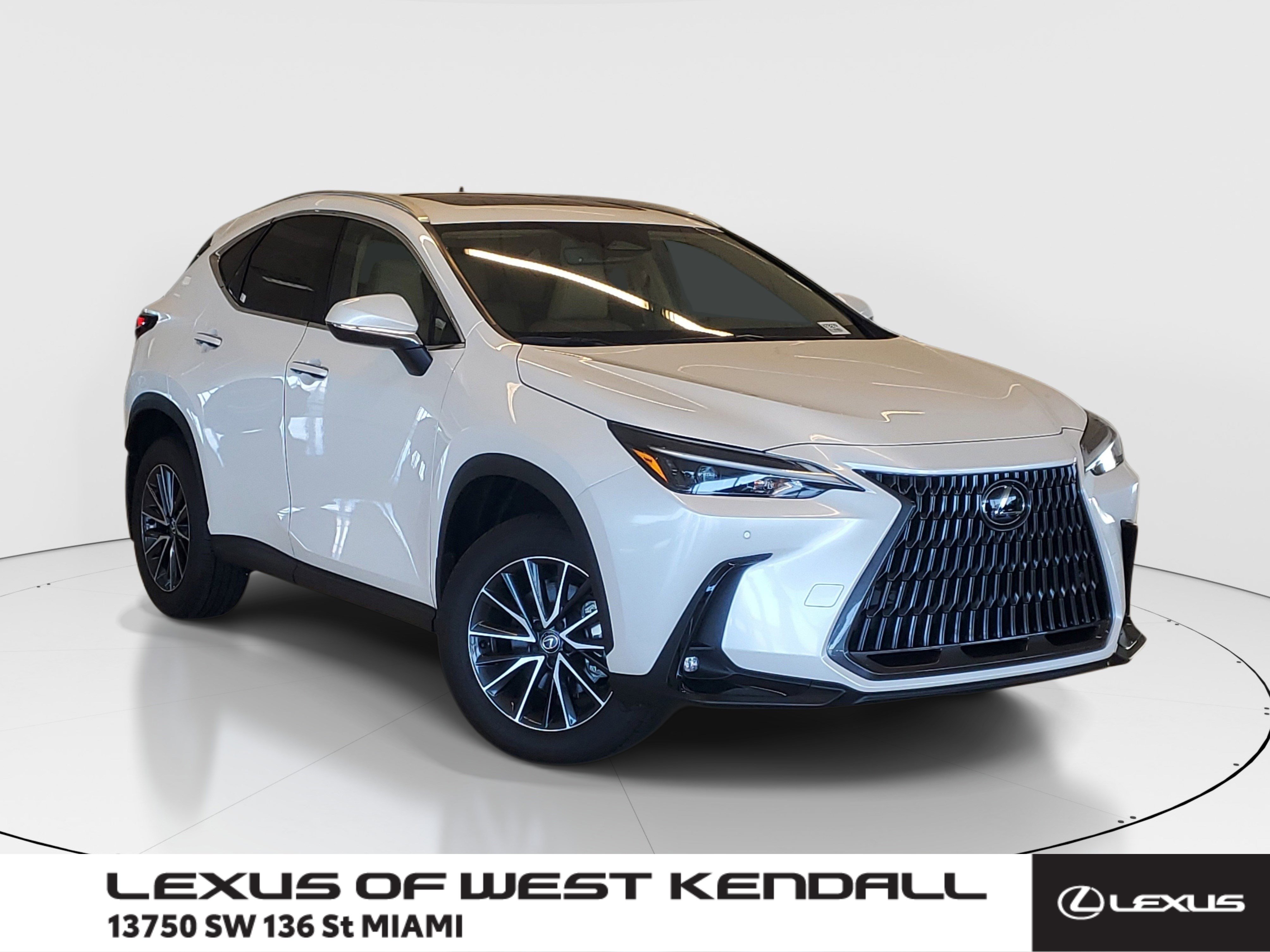 Used 2025 Lexus NX 250 FWD w/ Towing Package (2000 Lbs) image 1