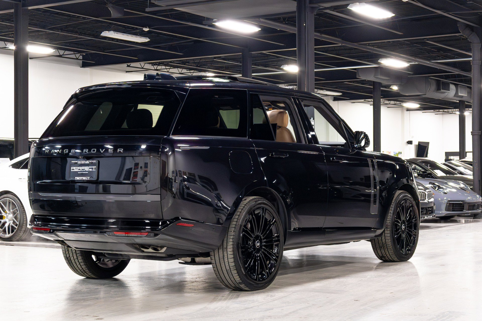 Used 2024 Land Rover Range Rover SE image 16