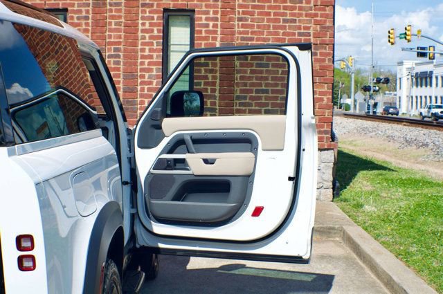 Used 2022 Land Rover Defender 90 S image 45