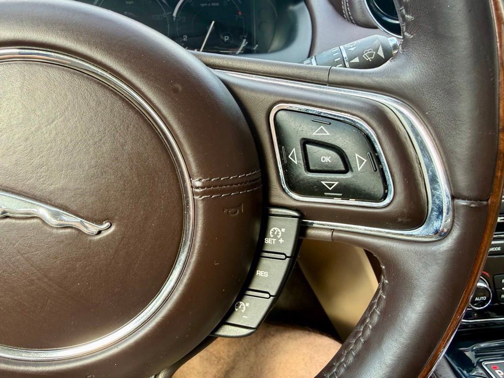 Used 2015 Jaguar XJ AWD image 26