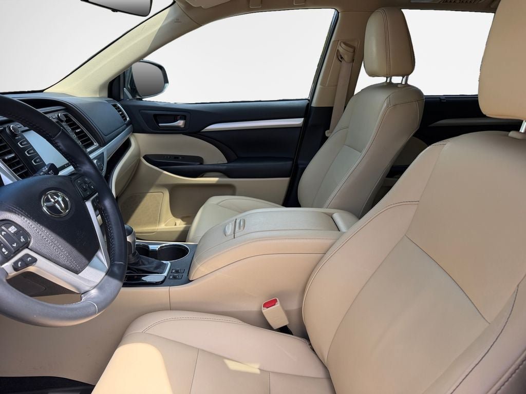 Certified 2019 Toyota Highlander XLE AWD/4WD image 12