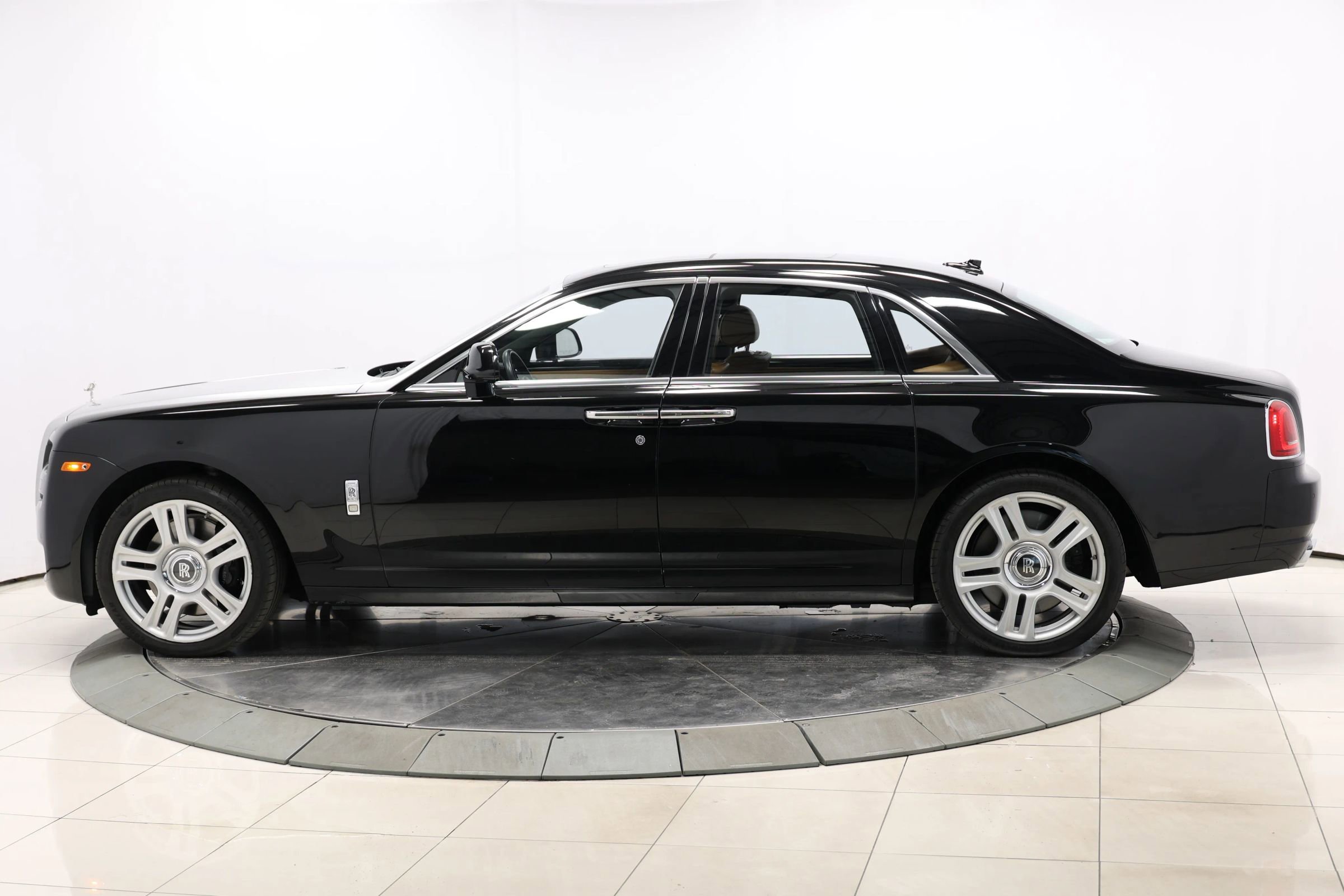 Used 2017 Rolls-Royce Ghost image 6