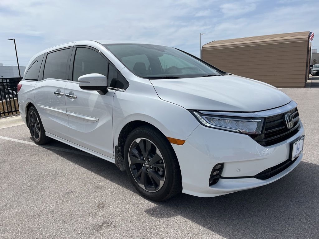 Certified 2024 Honda Odyssey Elite image 3