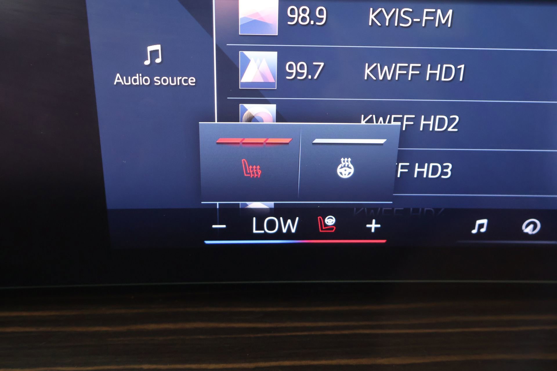 Used 2024 BMW X5 xDrive40i w/ Premium Package AWD/4WD image 8