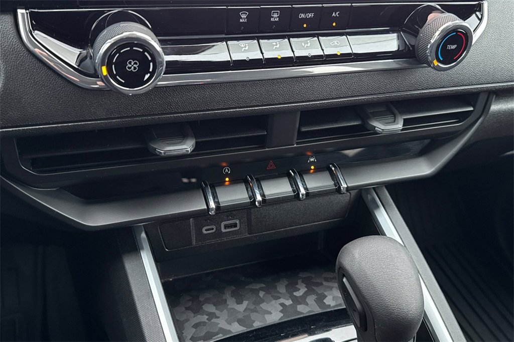 Certified 2024 Chevrolet Colorado Trail Boss w/ Technology Package image 20