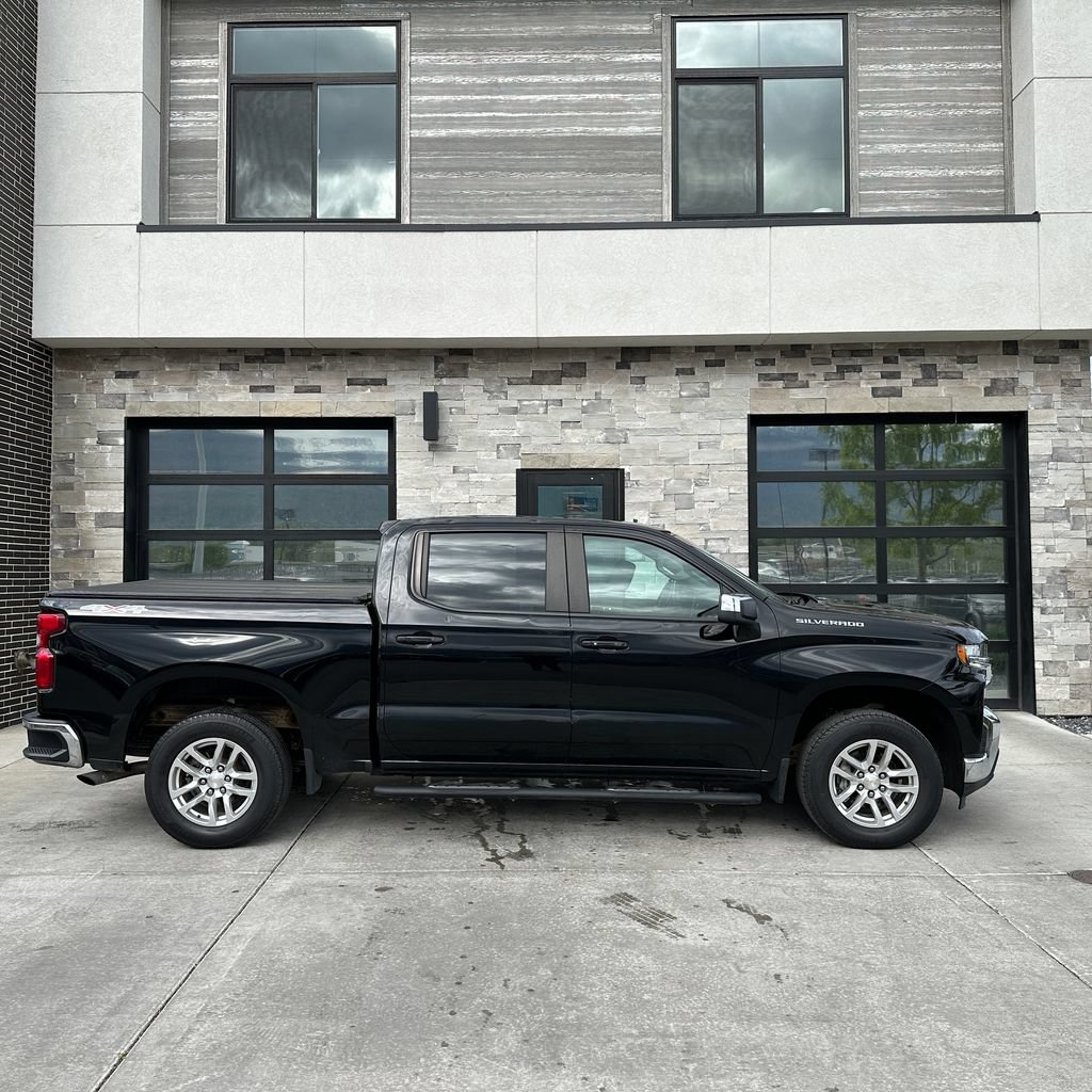 Used 2022 Chevrolet Silverado 1500 LT AWD/4WD image 2