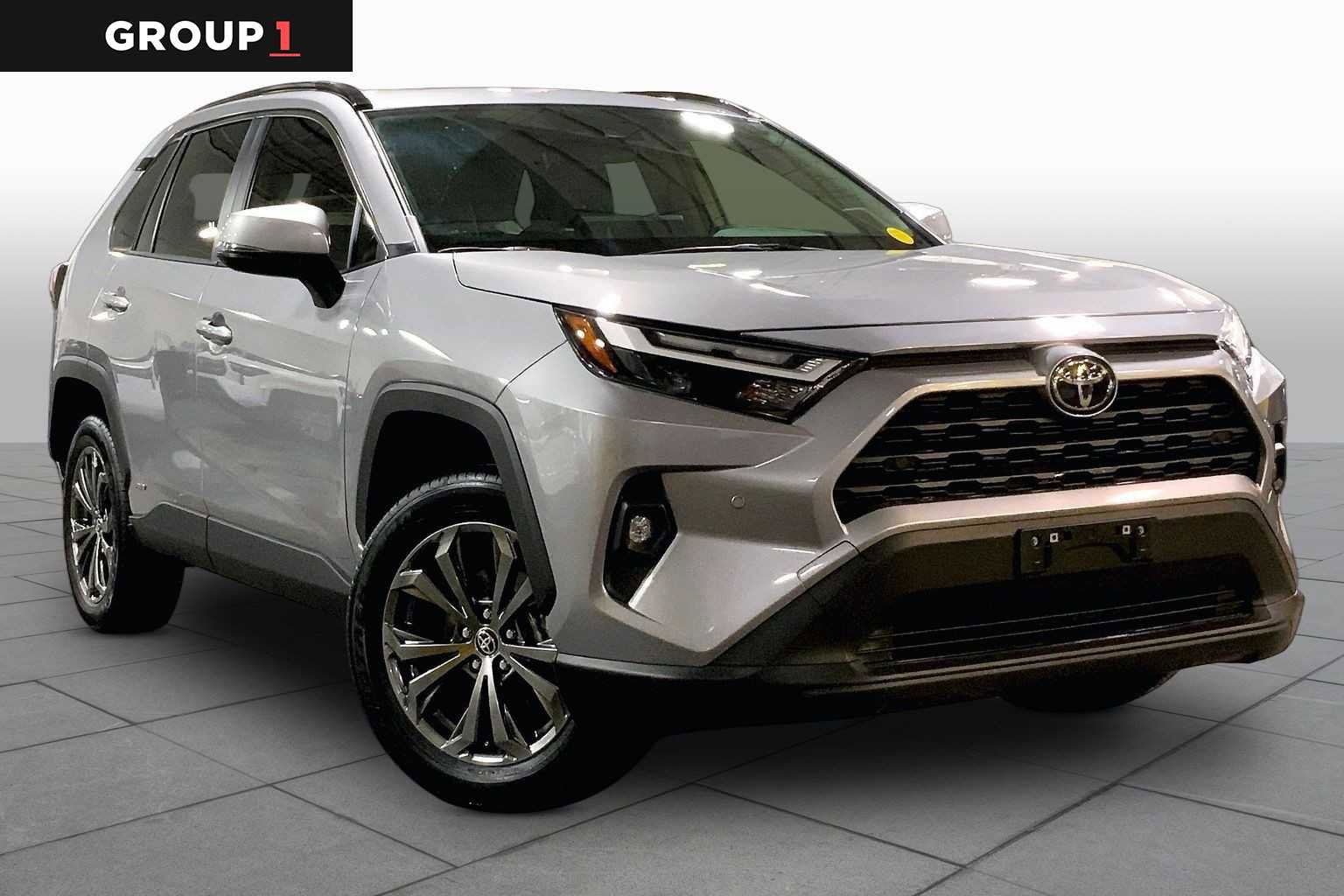 Used 2025 Toyota RAV4 XLE Premium w/ Weather Package AWD/4WD image 3