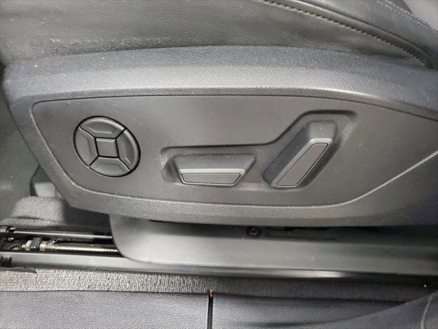 Certified 2019 Audi Q3 2.0T Premium Plus w/ Premium Plus Package AWD/4WD image 21