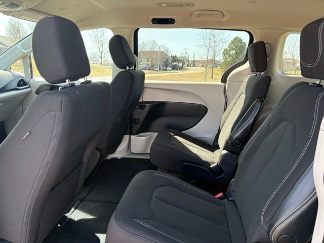 Used 2023 Chrysler Voyager LX image 19