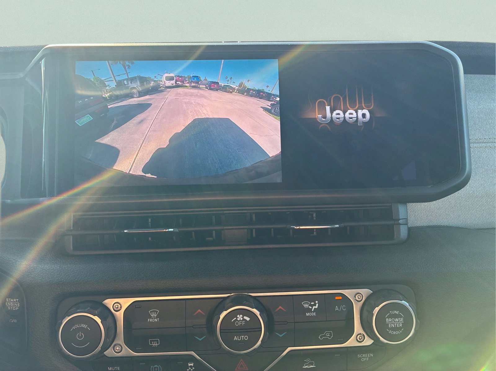 Certified 2024 Jeep Wrangler Unlimited AWD/4WD image 18