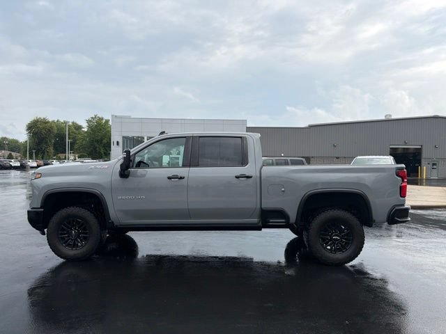 Used 2024 Chevrolet Silverado 2500 ZR2 w/ Technology Package AWD/4WD image 5