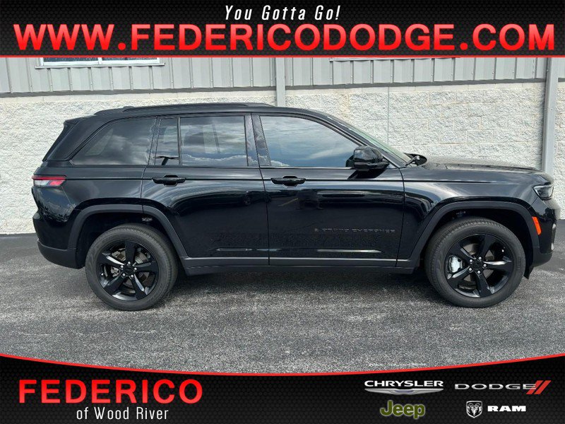 Used 2023 Jeep Grand Cherokee Limited w/ Black Appearance Package AWD/4WD image 1