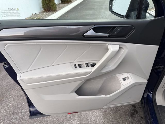 Used 2023 Volkswagen Tiguan SE w/ Panoramic Sunroof Package image 10
