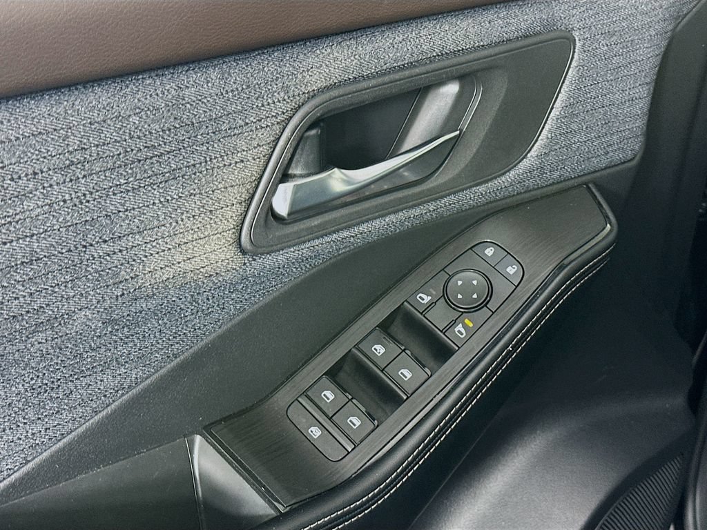Certified 2023 Nissan Rogue SV AWD/4WD image 24