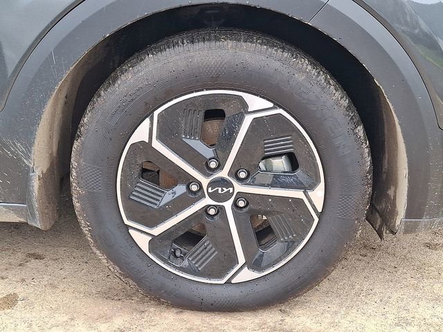 Certified 2025 Kia Niro EX w/ EX Cold Weather Package image 7