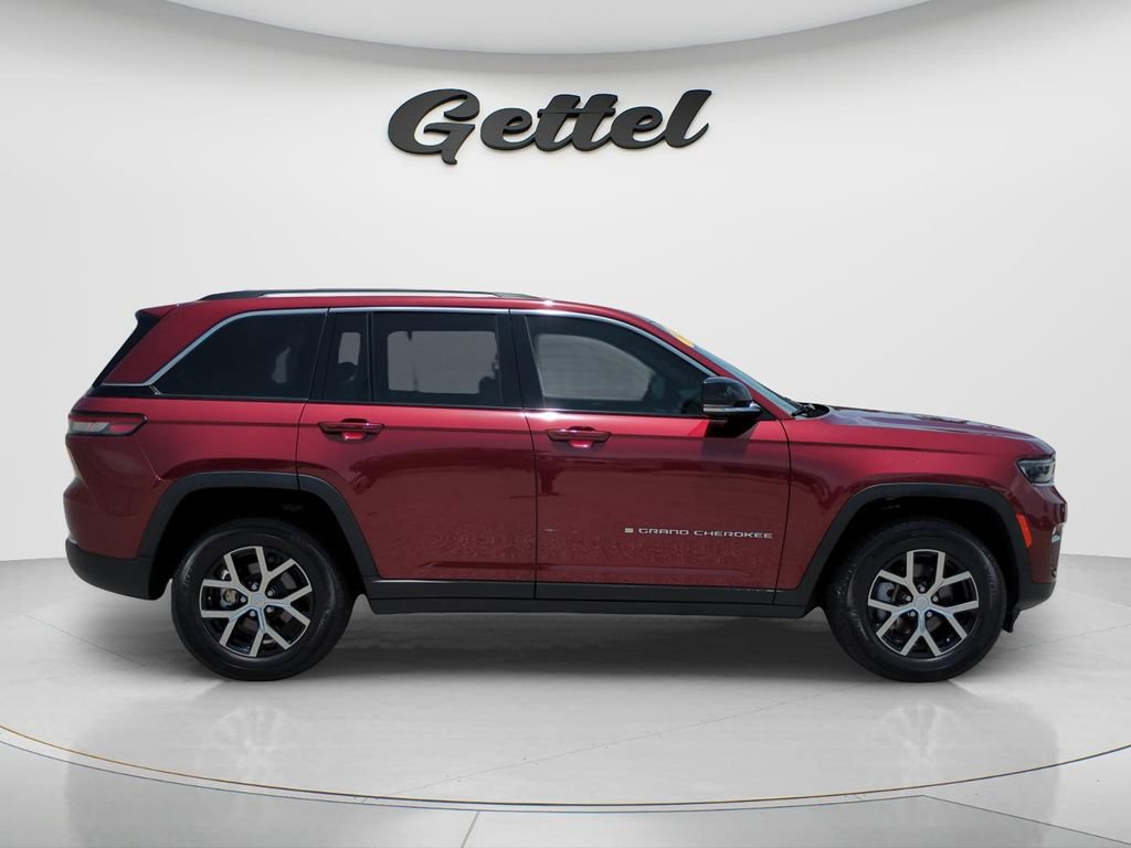 Used 2023 Jeep Grand Cherokee Limited AWD/4WD image 4