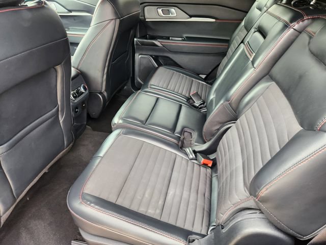 Used 2025 Ford Explorer ST-Line w/ ST-Line Street Pack AWD/4WD image 32