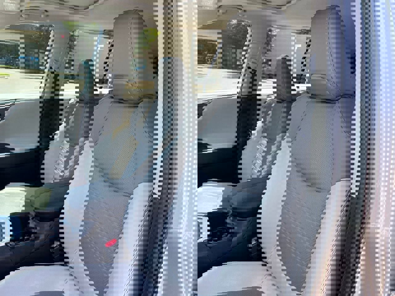 Used 2022 Toyota RAV4 Limited image 18