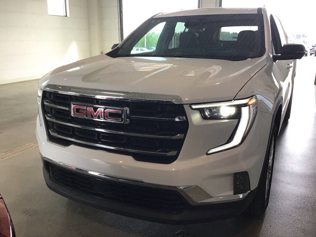 Used 2026 GMC Acadia Elevation w/ Elevation Premium Package FWD image 2