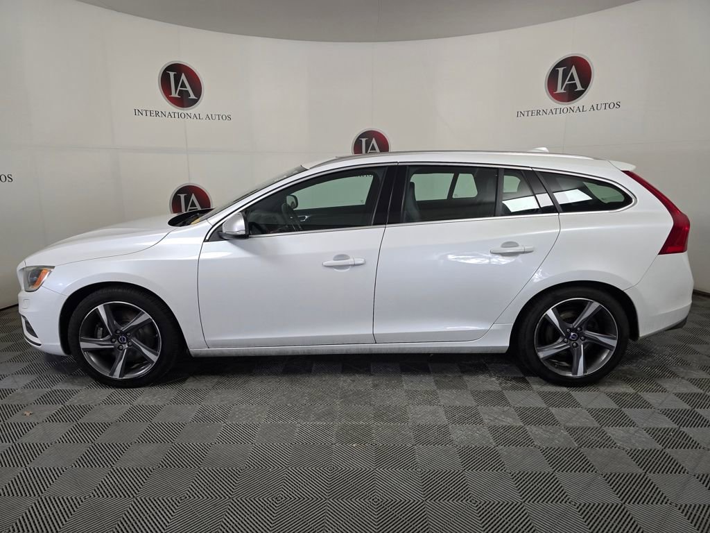 Used 2015 Volvo V60 T6 R-Design Platinum image 6