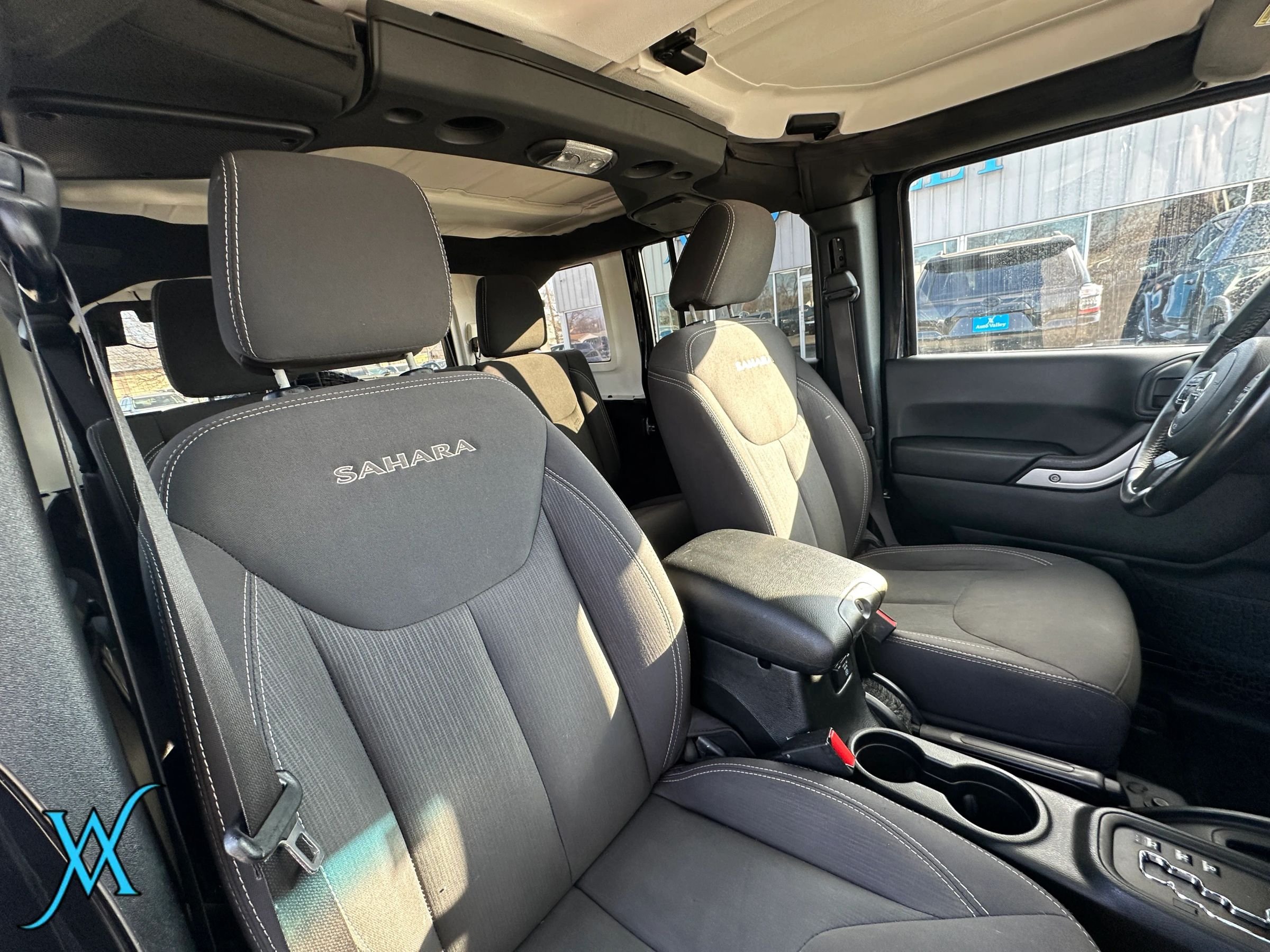 Used 2018 Jeep Wrangler Unlimited Sahara w/ Connectivity Group AWD/4WD image 18