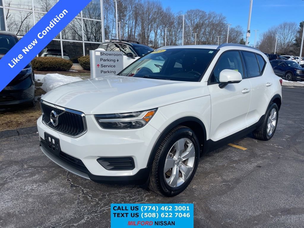 Used 2020 Volvo XC40 T5 Momentum image 1