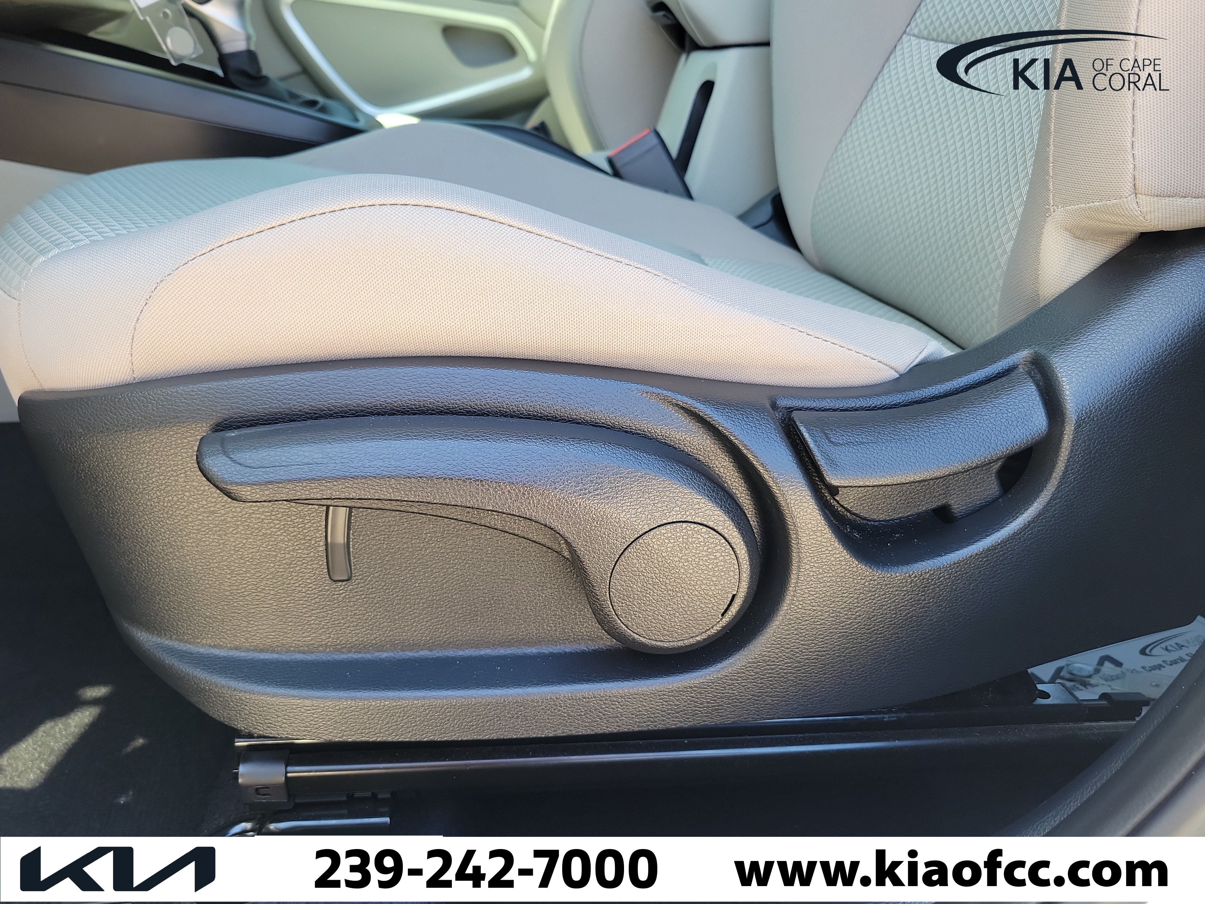 Used 2025 Kia Soul LX FWD image 22