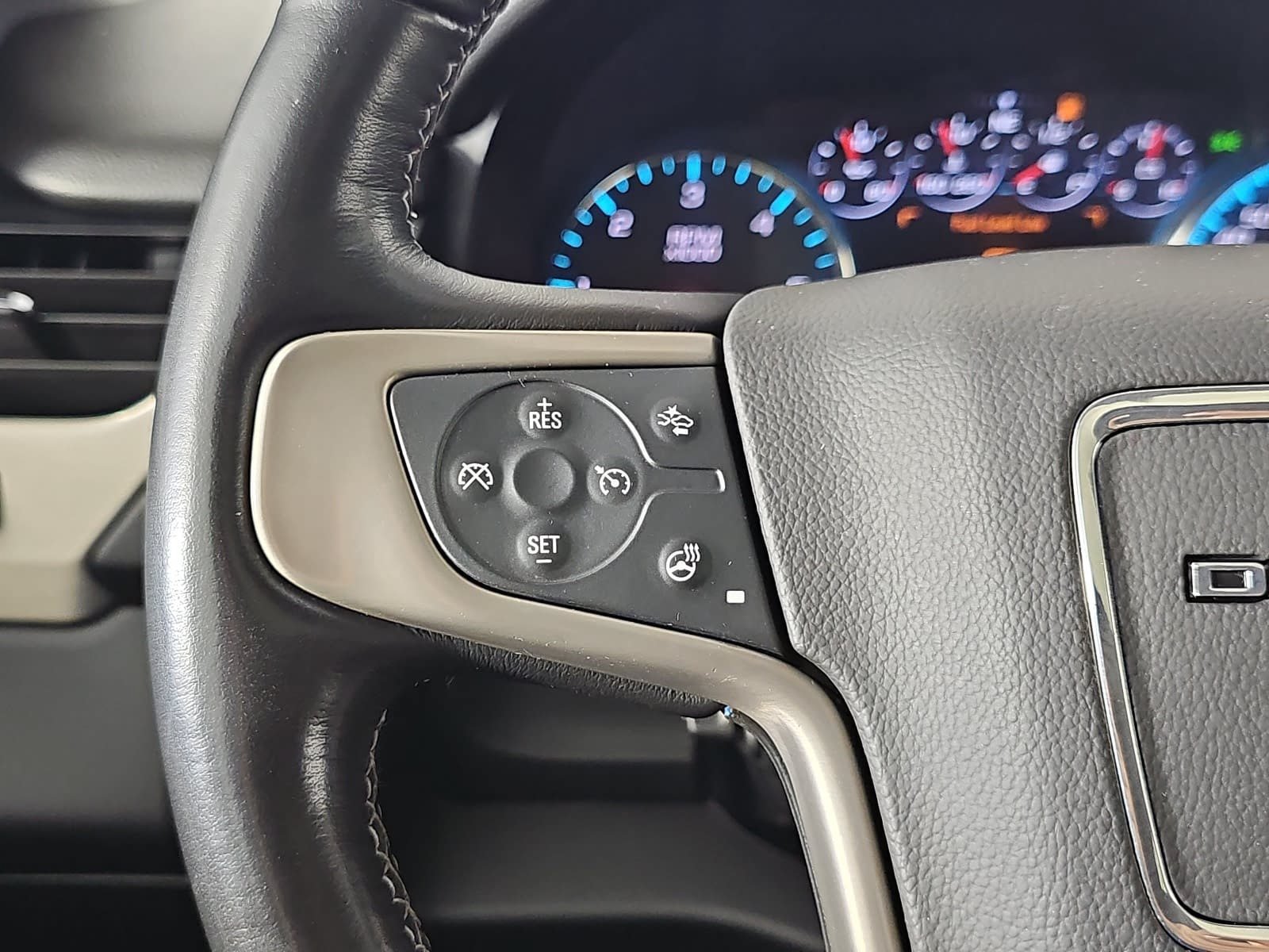 Used 2020 GMC Yukon XL Denali w/ Open Road Package RWD image 17
