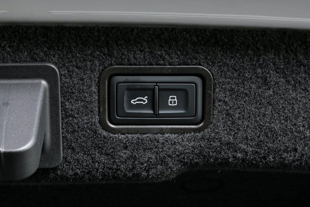 New 2025 Audi A8 L 3.0T image 32