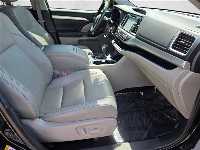 Used 2019 Toyota Highlander XLE image 20
