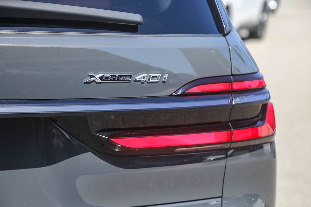 Certified 2024 BMW X7 xDrive40i w/ M Sport Package AWD/4WD image 7