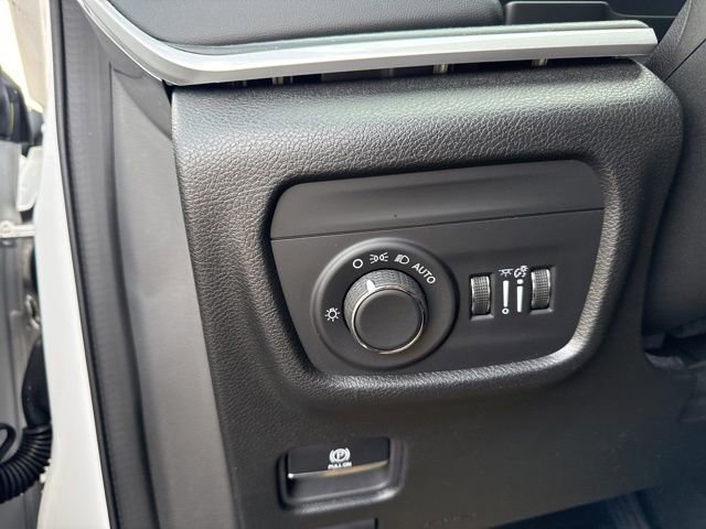 Used 2023 Jeep Grand Cherokee Altitude image 19