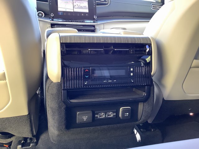 New 2023 Jeep Wagoneer Series III w/ Preferred Equipment Group AWD/4WD image 27