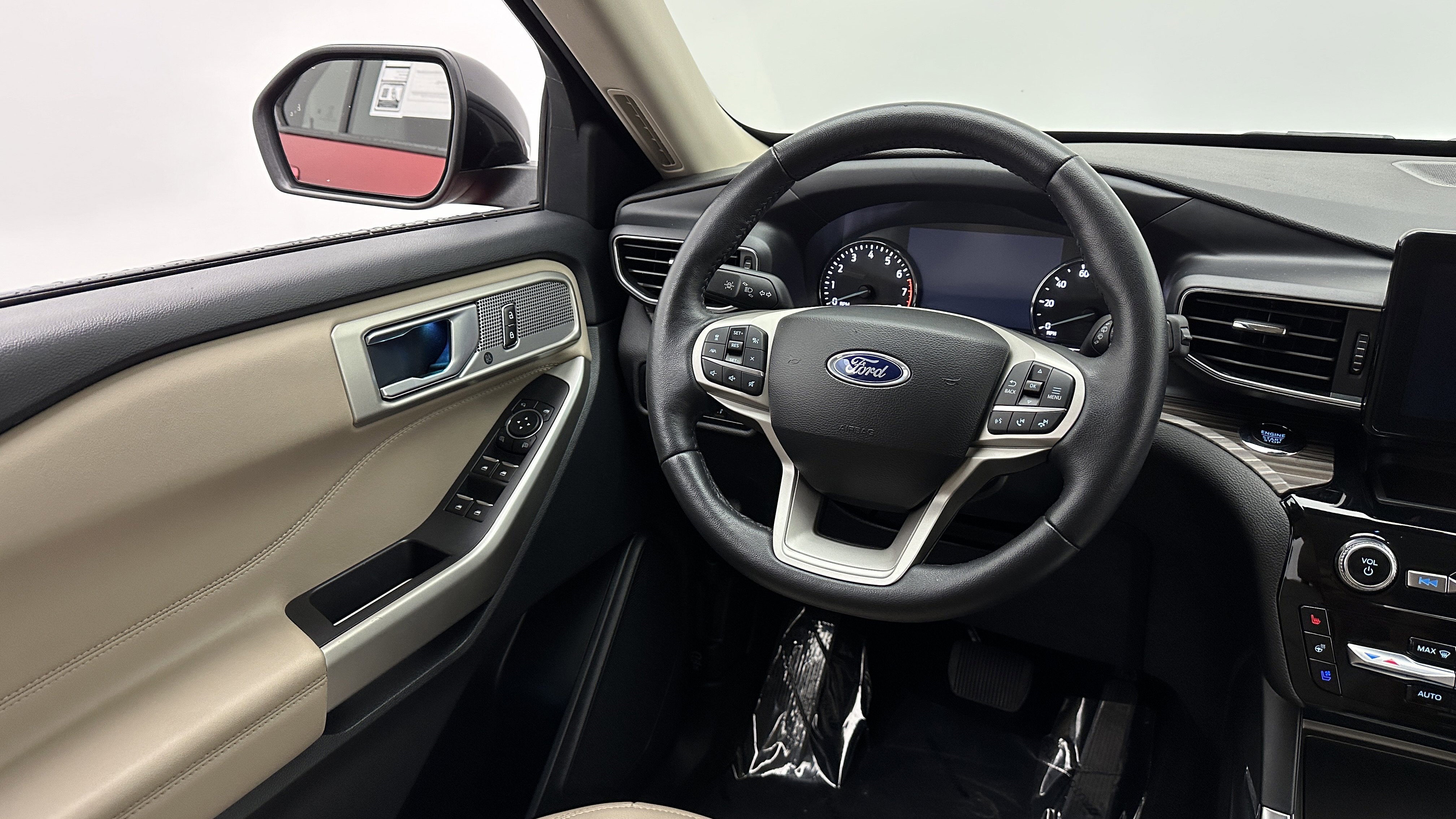 Used 2023 Ford Explorer Limited image 19