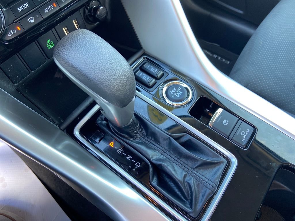 Used 2023 Mitsubishi Eclipse Cross SE image 32