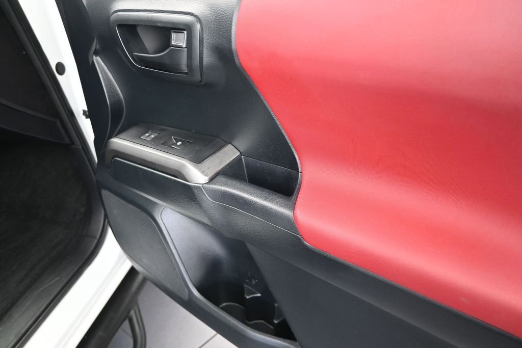 Used 2016 Toyota Tacoma SR5 w/ Towing Package RWD image 23