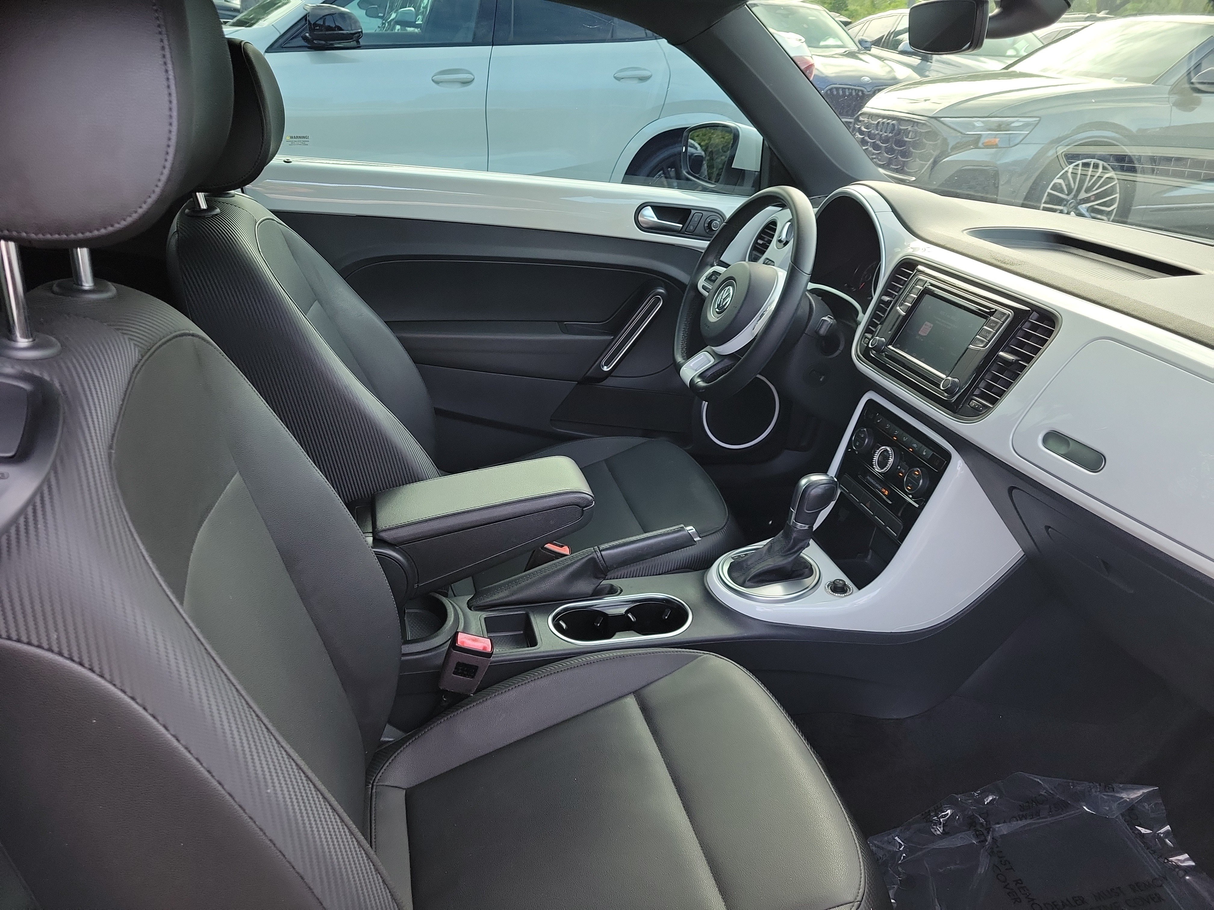 Used 2019 Volkswagen Beetle 2.0T SE FWD image 7