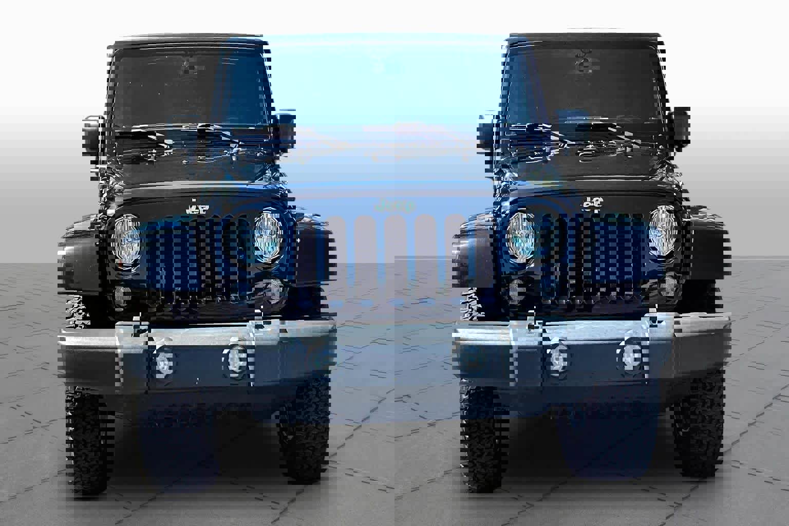 Used 2015 Jeep Wrangler Unlimited Sahara w/ Dual Top Group image 4