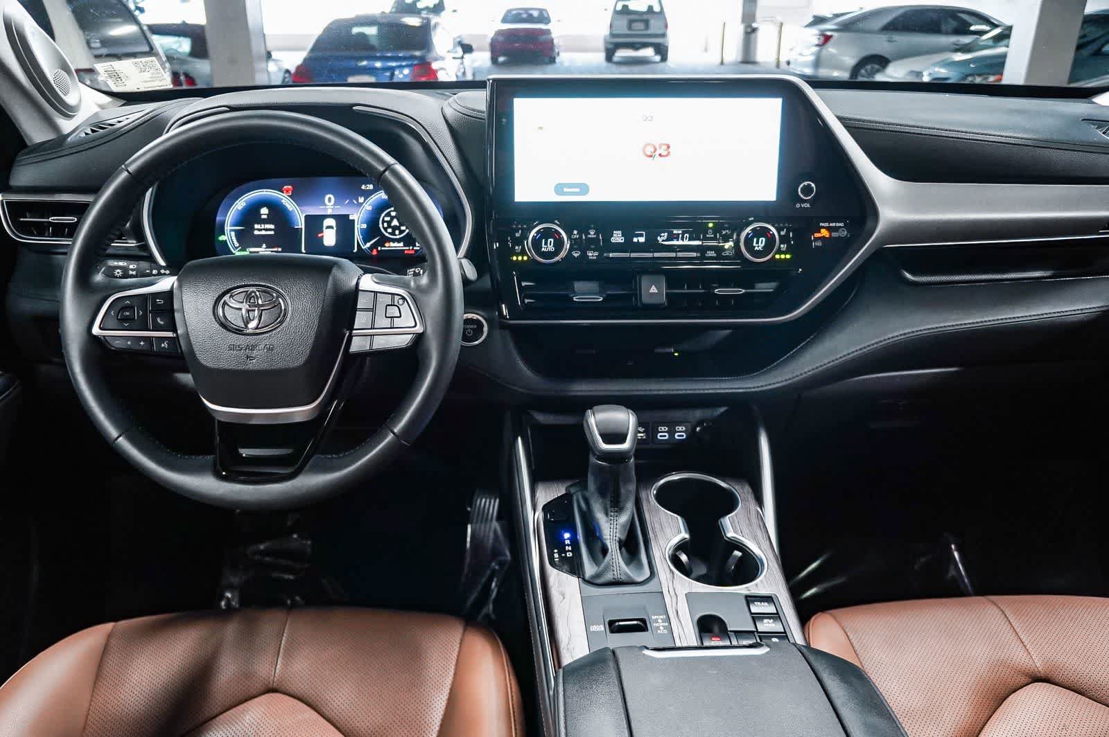 Certified 2025 Toyota Highlander Limited AWD/4WD image 13