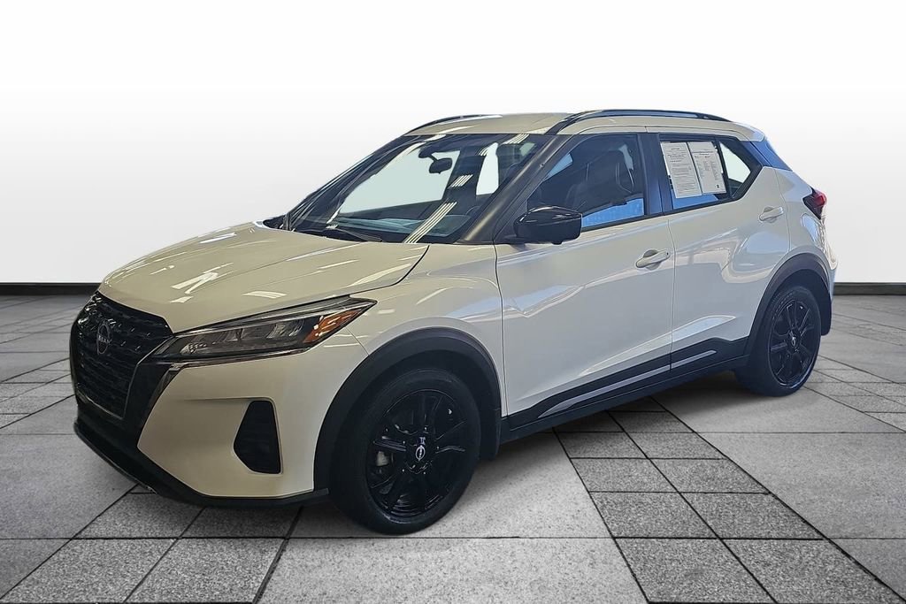 Used 2022 Nissan Kicks SR w/ Premium Package FWD image 1