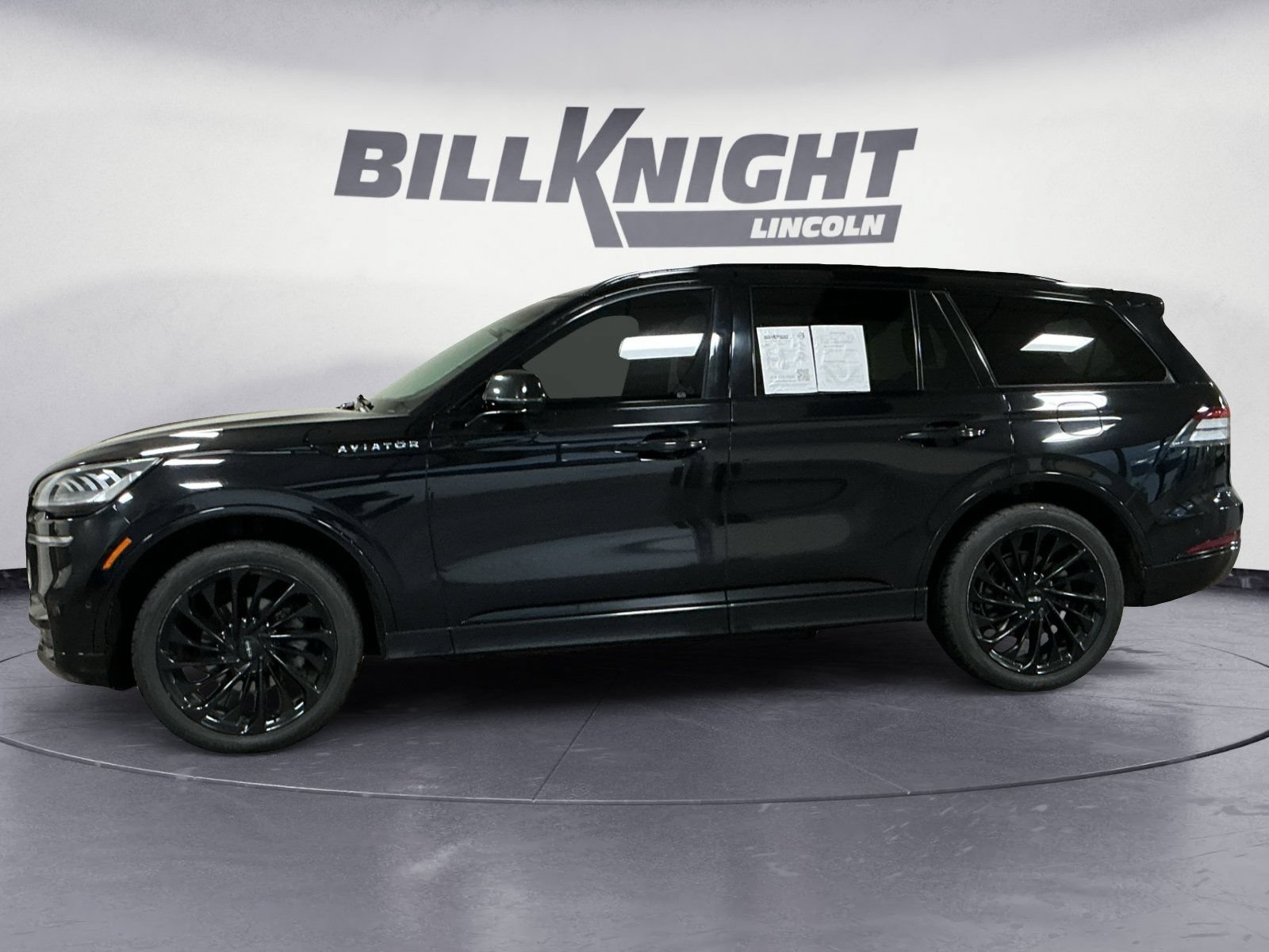 Certified 2023 Lincoln Aviator Reserve w/ Jet Appearance Package AWD/4WD image 2