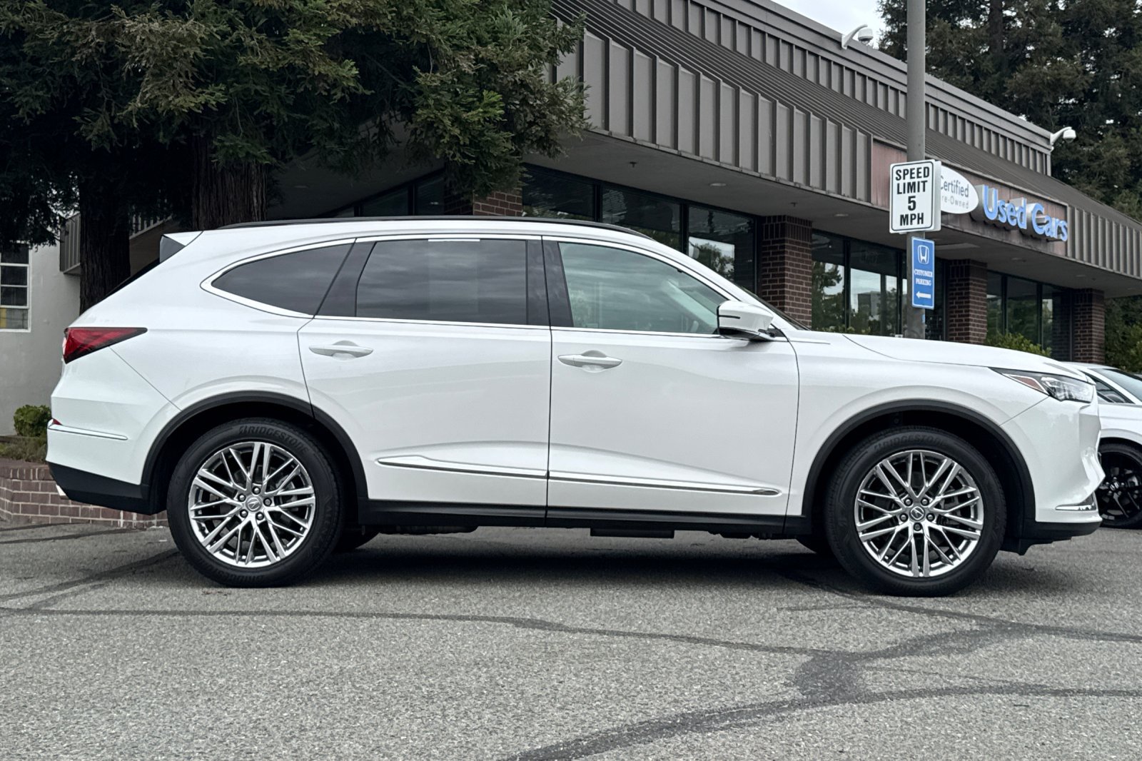 Used 2023 Acura MDX w/ Advance Package AWD/4WD image 3