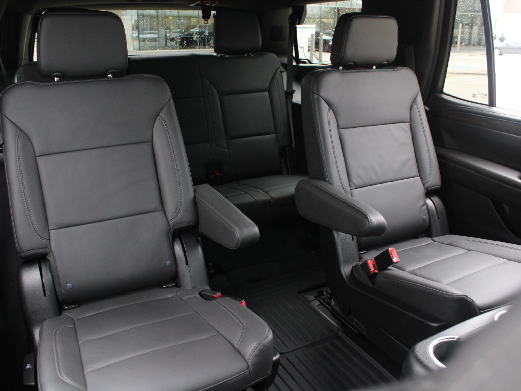 Used 2024 Chevrolet Tahoe Z71 w/ Luxury Package AWD/4WD image 31