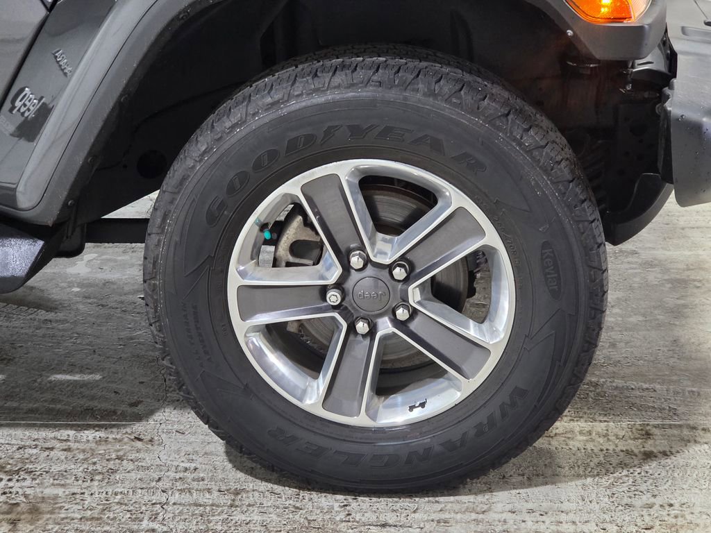 Used 2021 Jeep Wrangler Unlimited Sahara w/ Dual Top Group image 16