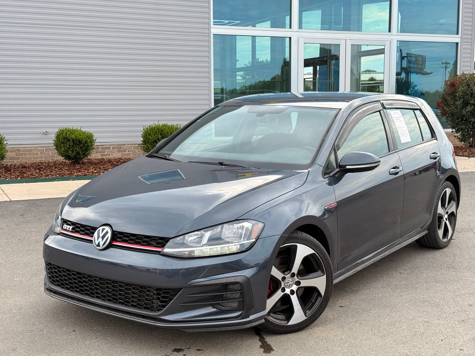 Used 2018 Volkswagen GTI SE FWD image 5