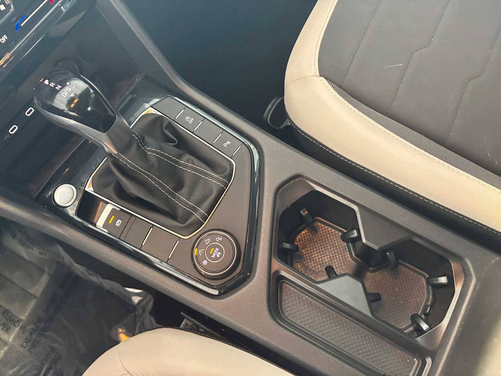 Used 2025 Volkswagen Taos SE image 46