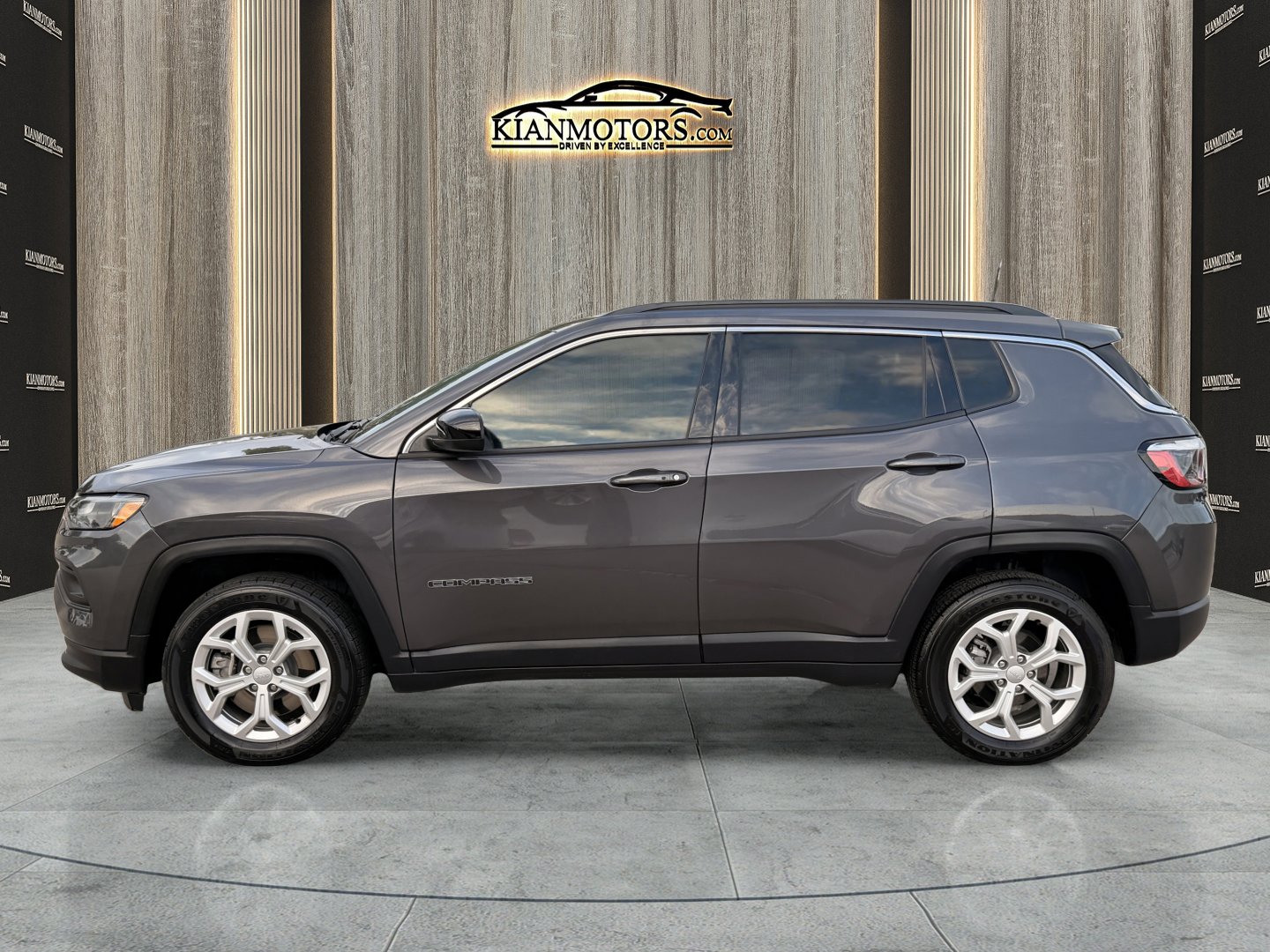 Used 2024 Jeep Compass Latitude image 4