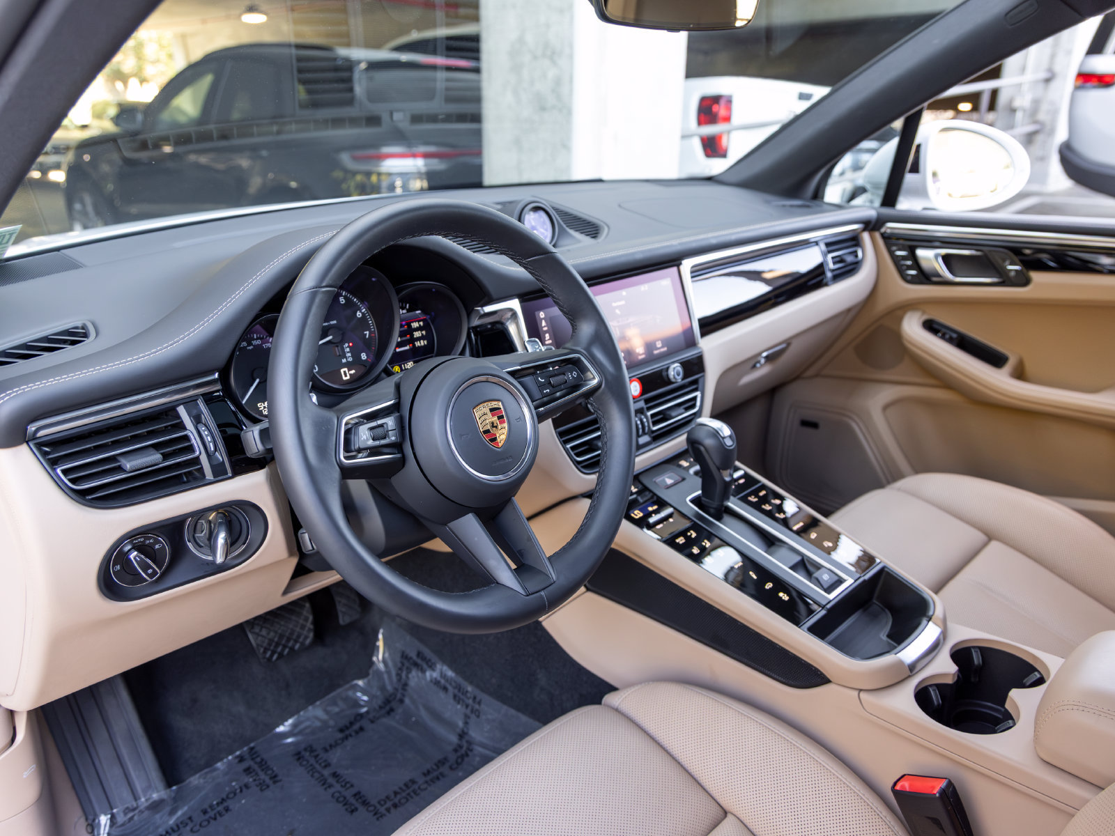 Certified 2026 Porsche Macan AWD/4WD image 4