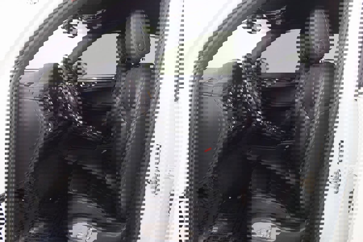 Used 2015 Porsche Macan S image 10