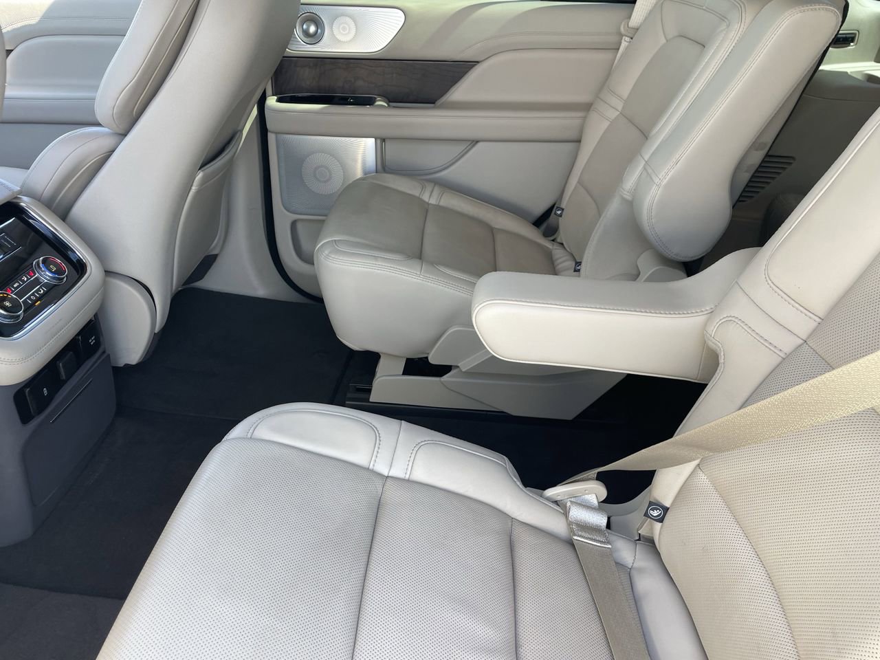 Used 2020 Lincoln Navigator Reserve w/ Luxury Package AWD/4WD image 14